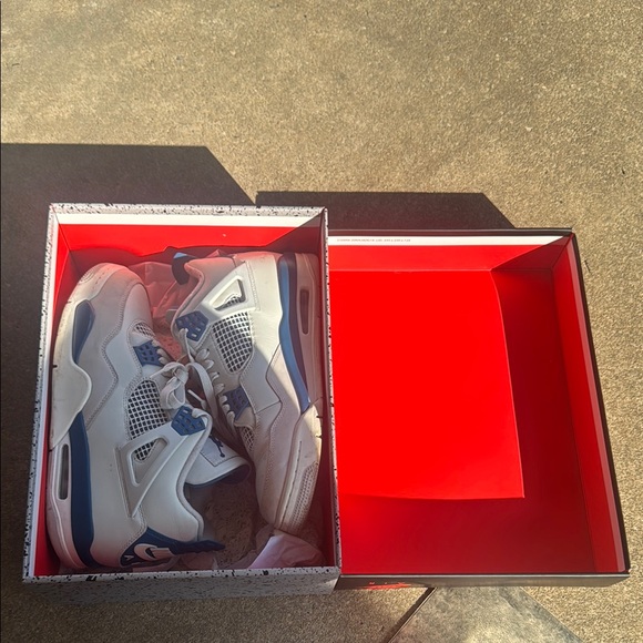 Jordan 4 Retro “Military Blue (2024)” - Picture 9 of 13